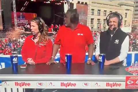 Moment startled reporters realize they’re in midst of Kansas City Chiefs parade shooting captured..