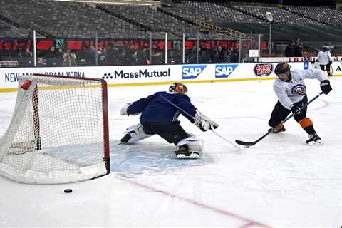 Islanders relishing chance to play on MetLife Stadium stage