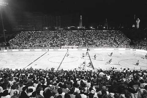 ‘Locusts,’ Wayne Gretzky and a Las Vegas parking lot: Inside NHL’s first modern foray into outdoor..