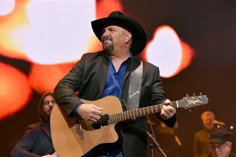 Garth Brooks Invites Travis Kelce to Sing ‘Friends in Low Places’ at Brooks’ Honky Tonk and..