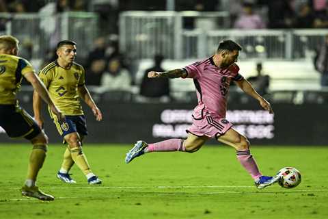 Lionel Messi ridiculously dribbles over injured defender in Inter Miami opener: ‘He’s so fake’