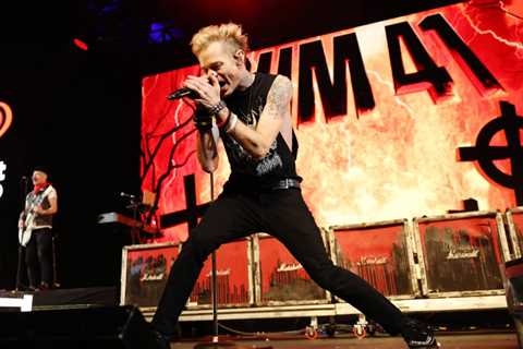 Sum 41 Ends Record Break Between No. 1s on Alternative Airplay Chart With ‘Landmines’