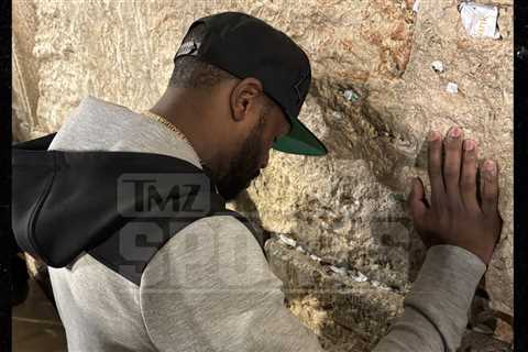 Floyd Mayweather Goes To Israel, Hangs W/ IDF, Prays At Western Wall