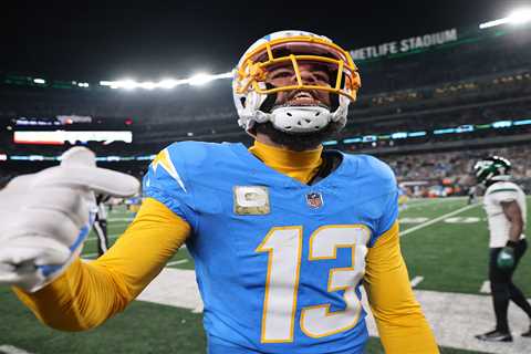 Chargers trade Keenan Allen to Bears in stunner