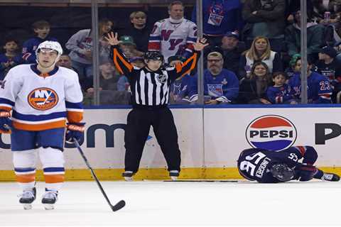 Rangers’ Ryan Lindgren leaves game vs. Islanders with concerning injury