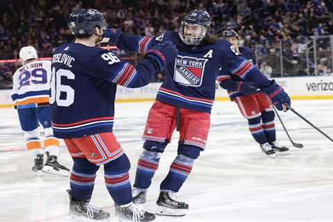 Rangers cruise to win over Islanders as rivals head in opposite directions