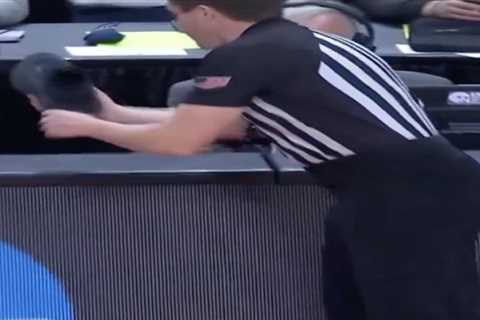 March Madness ref blew out his shoe during Creighton-Akron game