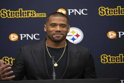 Russell Wilson already bonding with Steelers teammates after Broncos disaster