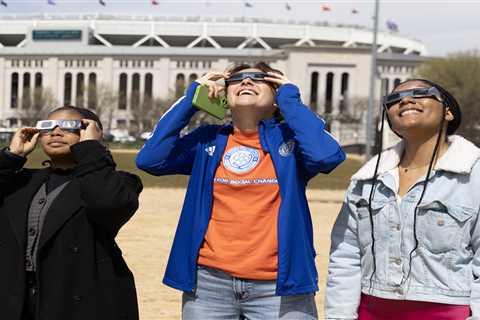 Yankees cancel batting practice during solar eclipse