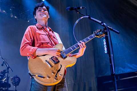 Vampire Weekend Celebrate Eclipse With Austin Gig Featuring Cameos From Phoenix, Chromeo Singers