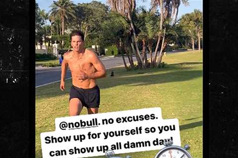 Tom Brady Shows Off Chiseled Body During Shirtless Workout