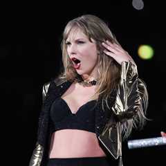 Taylor Swift Tells Fans ‘Talk Amongst Yourselves’ While Expertly Handling Eras Tour Wardrobe Slipup