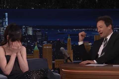 Anne Hathaway Has Embarrassingly Funny Moment On 'The Tonight Show'