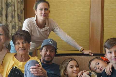 Mark Wahlberg Posts Mother's Day Tribute to Wife Rhea Durham and Late Mother