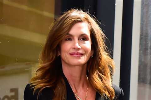 Cindy Crawford Just Candidly Opened Up About The “Survivor’s Guilt” She Felt In Childhood After Her ..