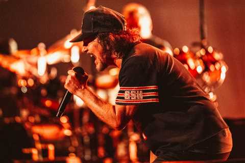 Pearl Jam Delivers a Muscular, Tribute-Heavy Show on Night 2 at Los Angeles’ Kia Forum