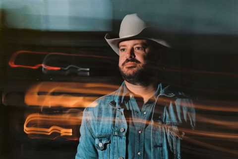 Red-Dirt Leader Wade Bowen Talks Bringing the Party With ‘Nothin But Texas’: ‘Anthems Need to..