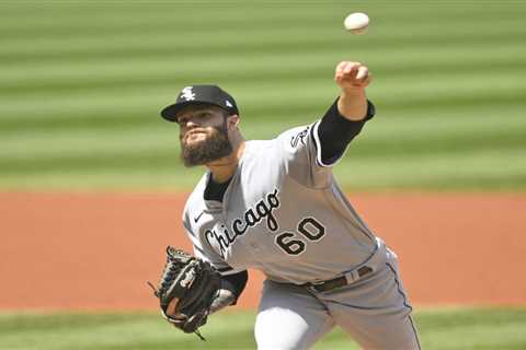 Brewers acquire Dallas Keuchel in surprise trade with Mariners