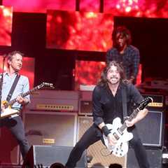 Foo Fighters Guitarist Chris Shiflett Pays Sly Tribute to Reds Icon Pete Rose During Cincinnati..