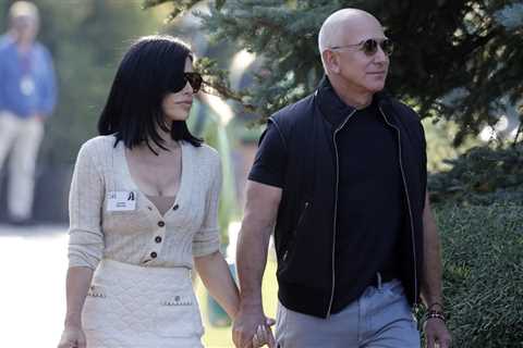 Lauren Sanchez Hand in Hand With Jeff Bezos For Billionaire Summer Camp