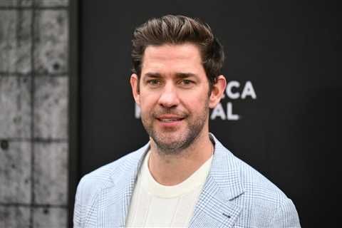 Watch John Krasinski Have a Shameless Dance Party By Himself to Taylor Swift’s ‘Shake It Off’