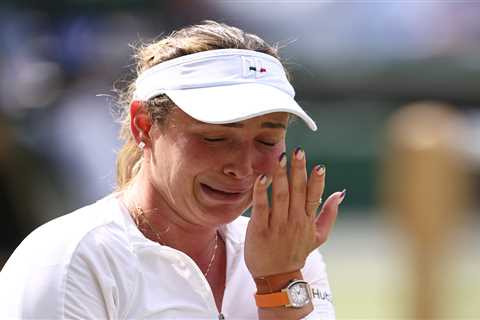 Donna Vekic breaks down in middle of heartbreaking Wimbledon loss