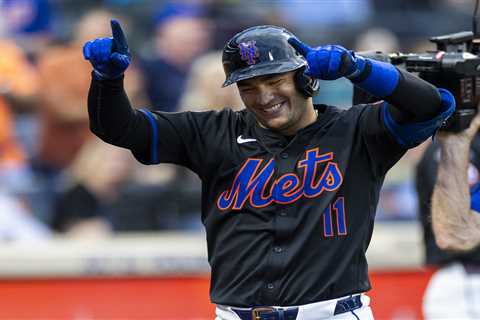 Mets bash five home runs, avoid late collapse in raucous win over Rockies