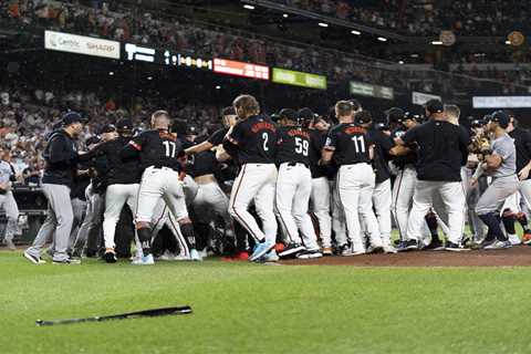 Yankees, Orioles get into wild benches-clearing brawl after Clay Holmes drills batter in head