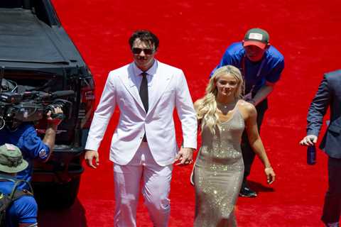 Paul Skenes, Livvy Dunne hold hands at MLB All-Star Game red carpet