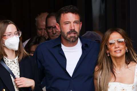 Jennifer Lopez And Violet Affleck’s Close Bond Is Apparently “Tricky” For Ben Affleck Amid Their..