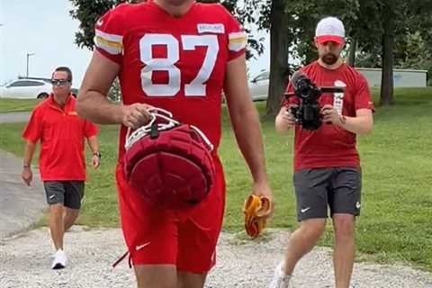 Travis Kelce brings ‘killa’ mustache back for Chiefs training camp