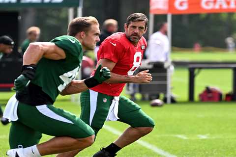 Aaron Rodgers is embracing his inner coach — and Jets should too