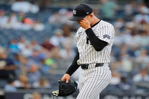 Yankees implode in sixth inning, settle for doubleheader split with Rangers