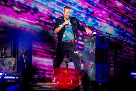 Coldplay’s Chris Martin and Maggie Rogers Pay Tribute to Taylor Swift in Vienna With Sing-Along..