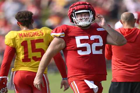 Chiefs sign key Patrick Mahomes protector Creed Humphrey to historic $72 million deal