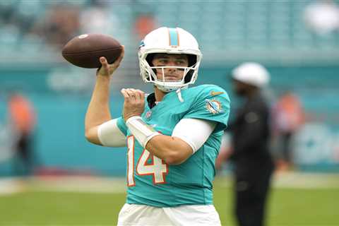 Ex-Jets quarterback Mike White signs with Bills practice squad after Dolphins cut