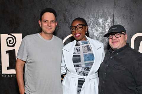 Signed: Jennifer Hudson Inks With Interscope; K-Pop Girl Group MEOVV Shows Its Claws at Capitol