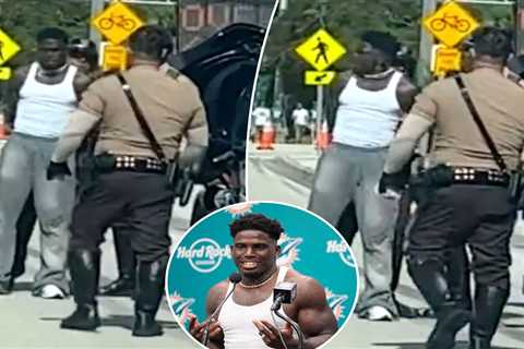 One cop detaining Tyreek Hill had no idea it was star receiver: ‘Oh, really? F–k’