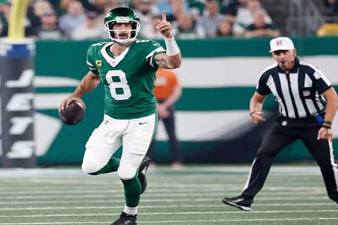 Aaron Rodgers dominates as Jets throttle Patriots for rivalry win in home opener