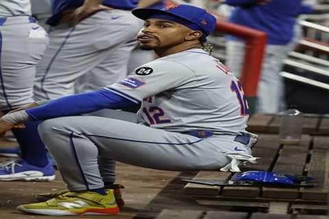 Francisco Lindor watches end of Mets’ loss from on-deck circle