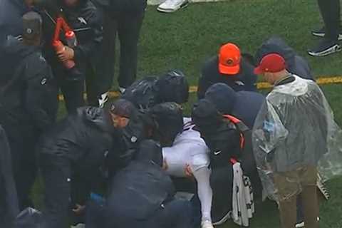 Denver Broncos' Tyler Badie Collapses On Sideline During Jets Game