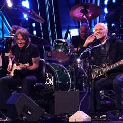 Peter Frampton & Keith Urban Reflect on Shredding Together at 2024 Rock & Roll Hall of..