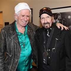 Keith Richards Honors Elvis Presley Guitarist at Hall of Fame