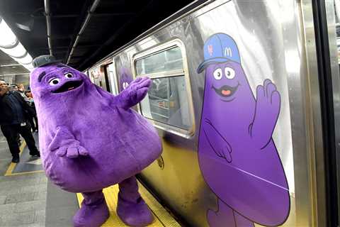 Grimace rides the rails on NYC’s purple line with Mets fans ahead of NLDS game 3 against Phillies