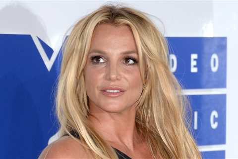 Britney Spears Working on Novel, Reveals ‘Girl Crushes’ on Kendall Jenner, Natalie Portman,..