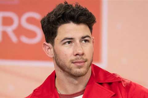 A Terrifying Viral Video Shows Nick Jonas Running Off Stage At A Jonas Brothers Concert After A..