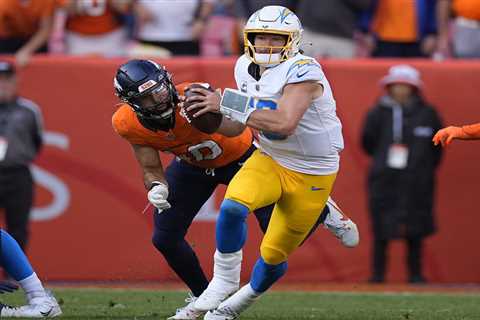 Ravens-Buccaneers, Chargers-Cardinals ‘MNF’ predictions: NFL odds, player props