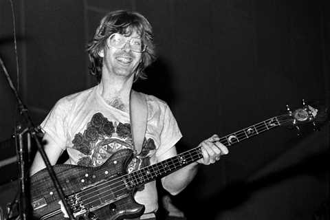 Grateful Dead Co-Founding Bassist Phil Lesh Dies