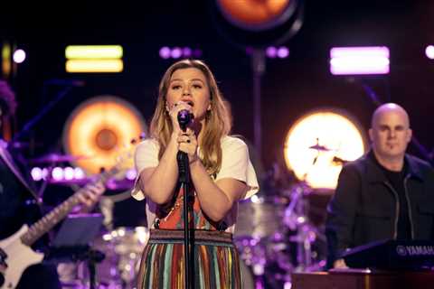 Kelly Clarkson Channels a Fellow Vocal Great With Celine Dion ‘All By Myself’ Cover