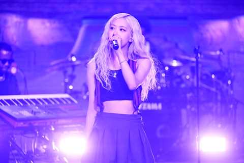 ROSÉ Performs ‘APT.’ and ‘Toxic Till the End’ Medley on ‘Fallon’